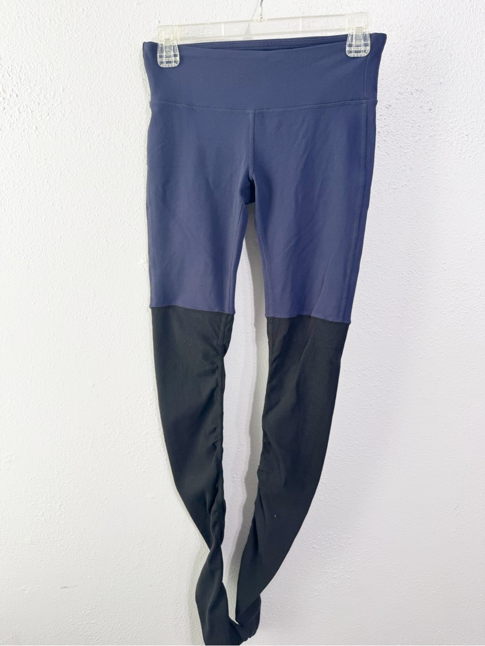 ALO Yoga Two-Tone Navy and Black Leggings high waist goddess small